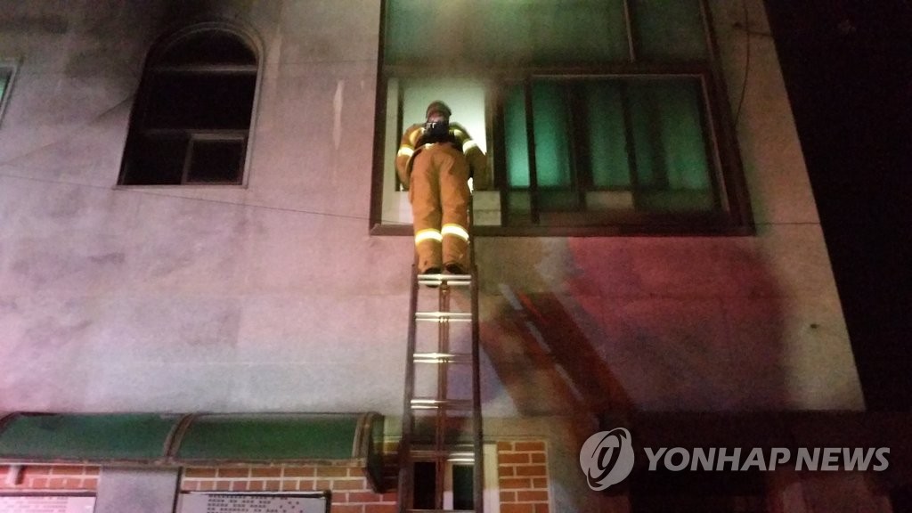 춘천 원룸서 불…50대 주민 1명 사망