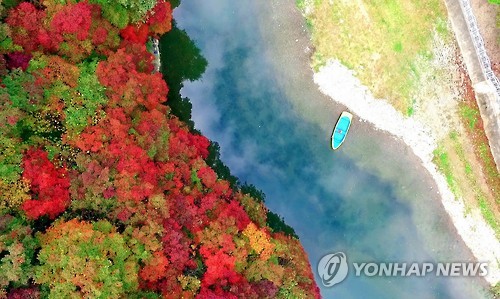 만산홍엽과 조각배
