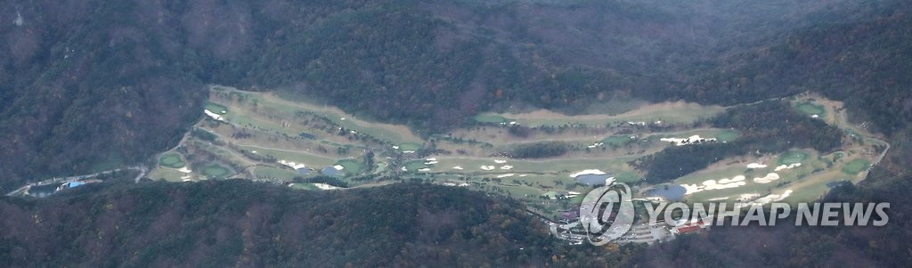 2016년 10월 27일 항공기에서 바라본 경북 성주군의 성주골프장 [연합뉴스 자료사진]