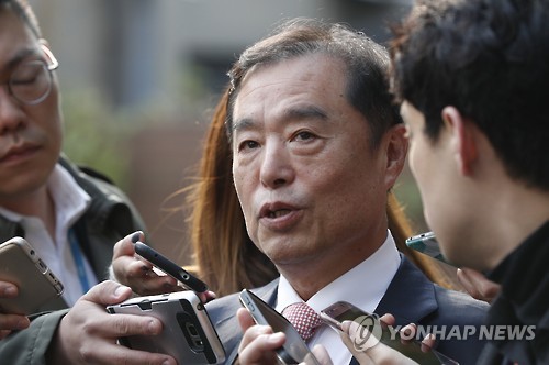 질문에 답하는 김병준 신임 총리 내정자