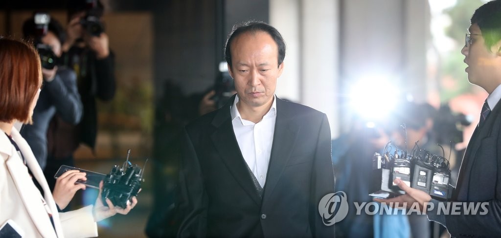 검찰 출석하는 이재만 전 청와대 비서관