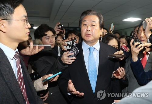 기자회견 마친 김무성