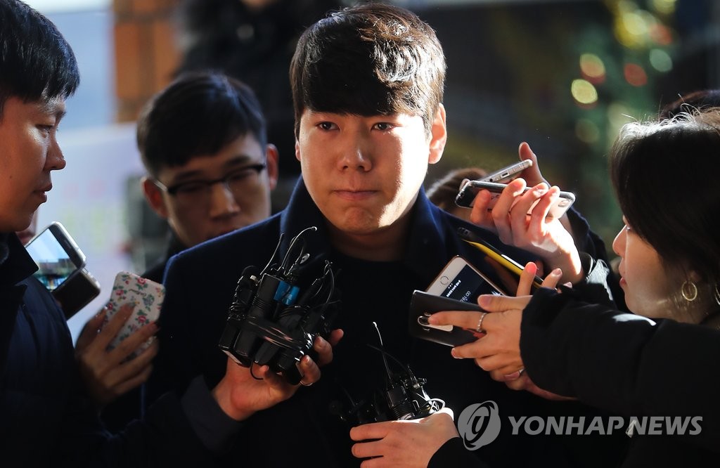 질문 속에 출석하는 강정호