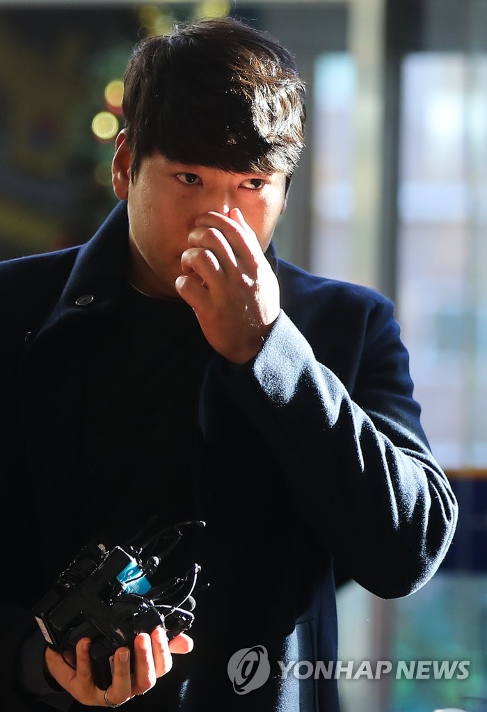 경찰 재조사 출석하는 강정호