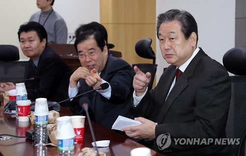 <탄핵표결> 김무성, 탄핵표결일 열린 비상시국회의 참석