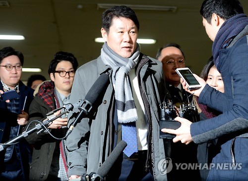 답하는 남궁곤 전 처장