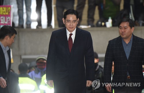 특검 들어서는 이재용 부회장