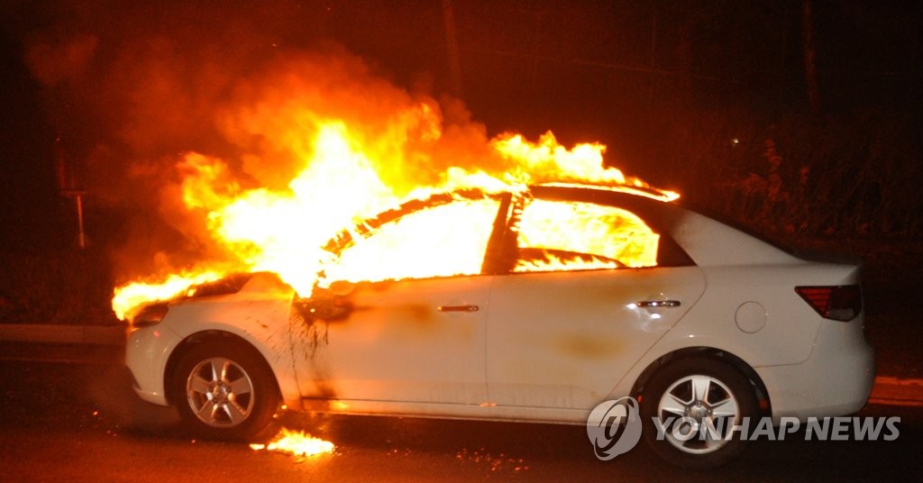 '외도 의심' 30대, 부부싸움 후 아내 차에 불 질러