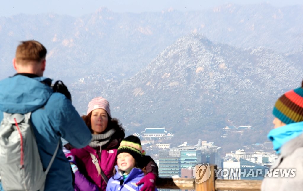 눈 덮인 북악산