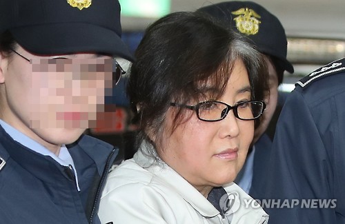 최순실, 여유 넘치는 표정?