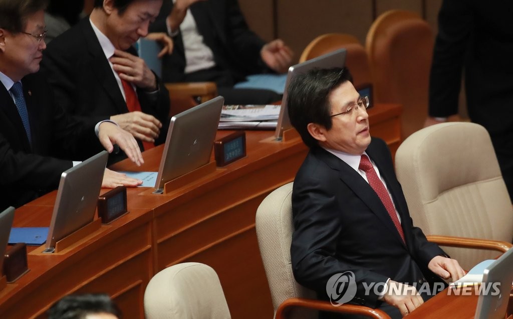 황교안 권한대행 본회의 참석