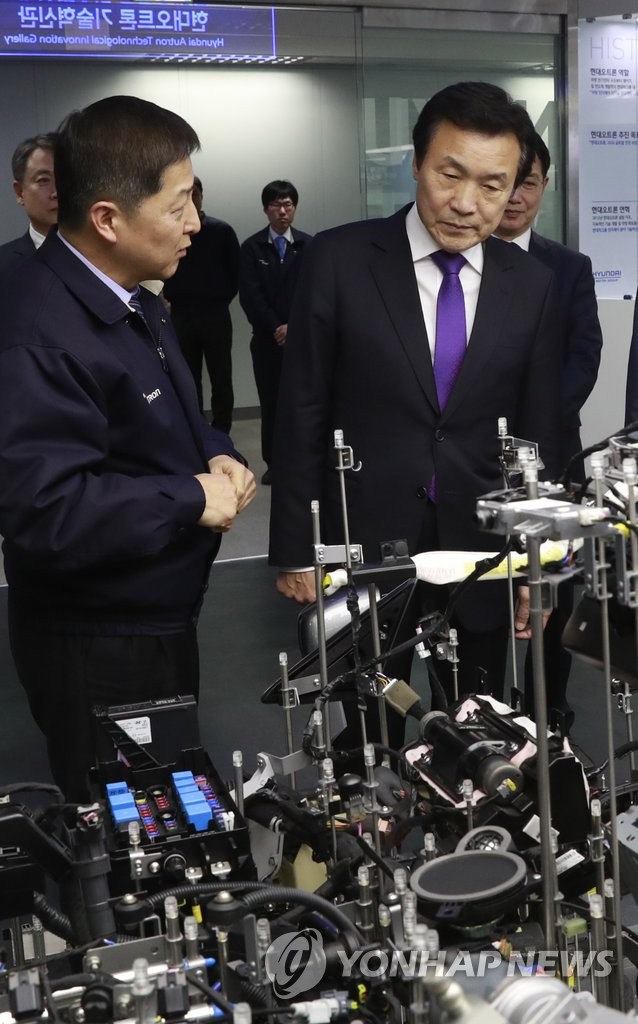 판교 테크노밸리 찾은 손학규