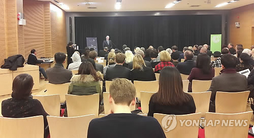 발언하는 주한 독일대사