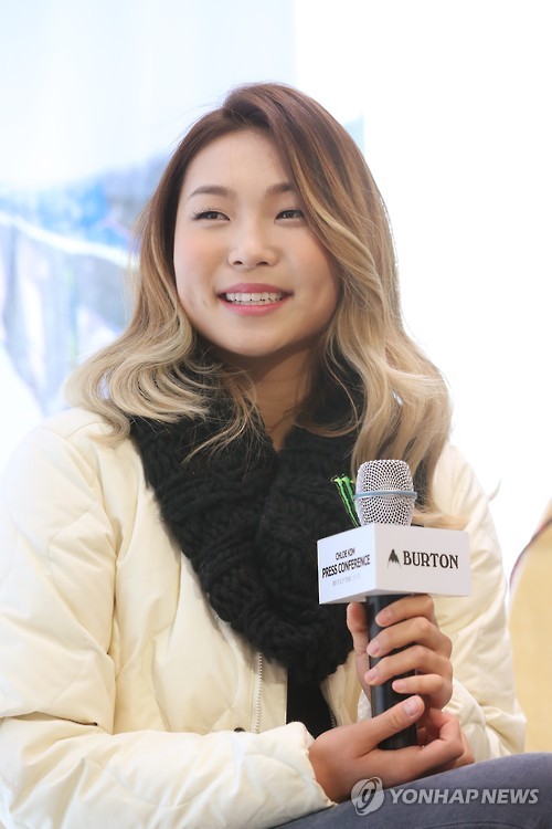 질문받는 클로이 김
