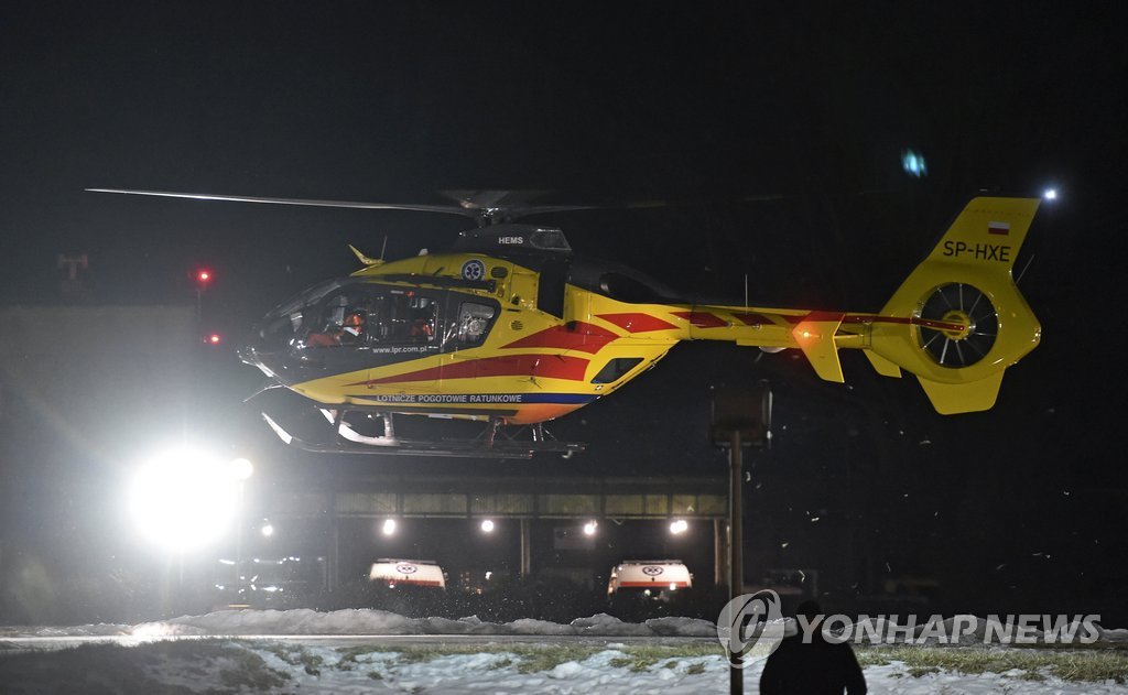 헬기로 이송되는 폴란드 총리