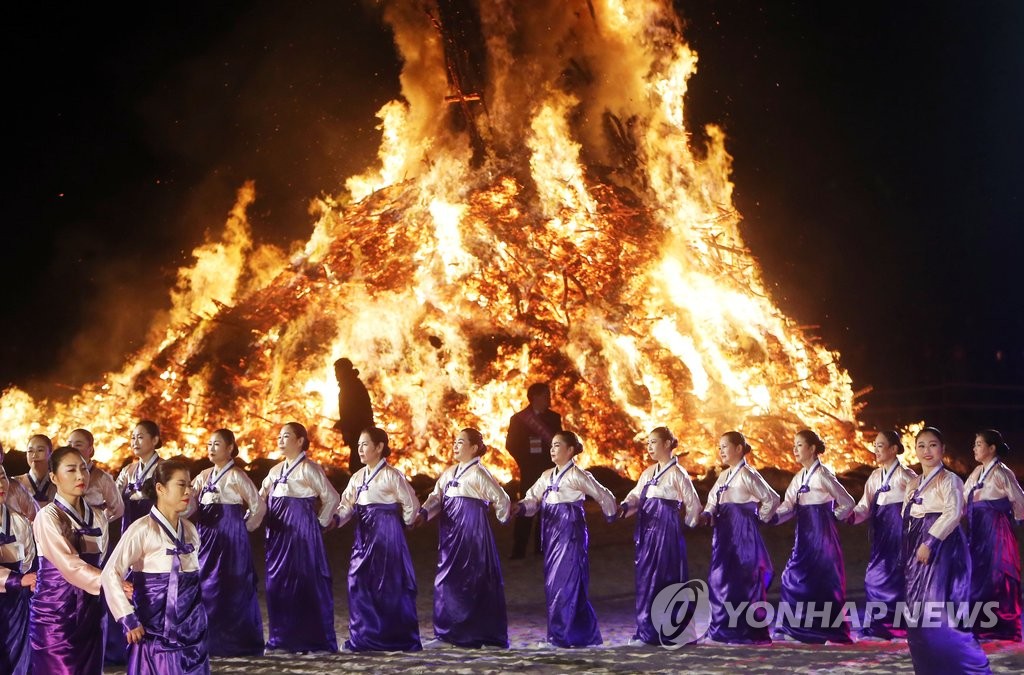 활활 타는 달집아래 강강술래
