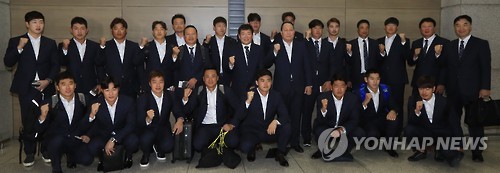 WBC대표팀 오키나와로 출발