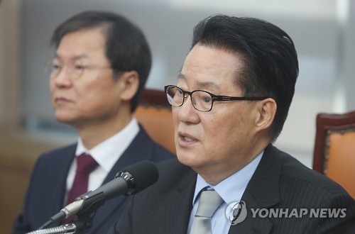 발언하는 박지원 대표