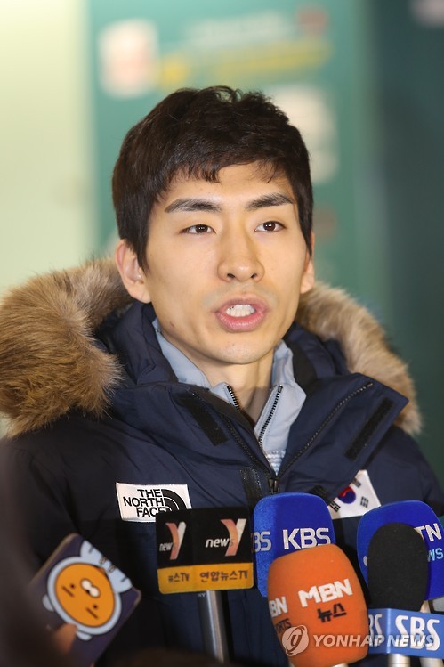 인터뷰하는 이승훈