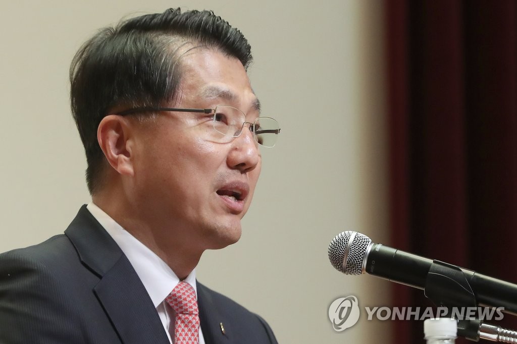 발언하는 진웅섭 금감원장
