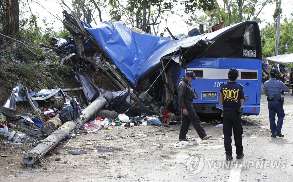 필리핀 버스사고로 대학생 등 15명 사망·50여명 부상