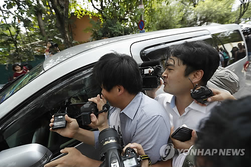 "北외교관이 김정남 암살 감독자…대사관 은신중"
