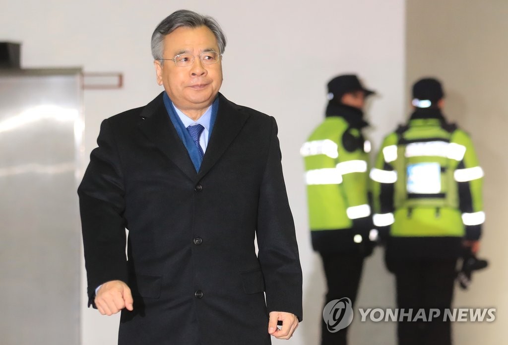 출근하는 박영수 특검