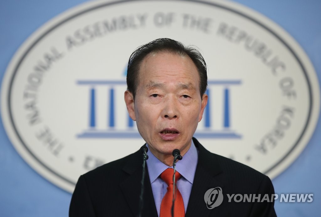 기자회견하는 장기표 대표