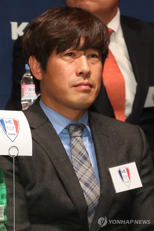 질문 듣는 서정원 감독