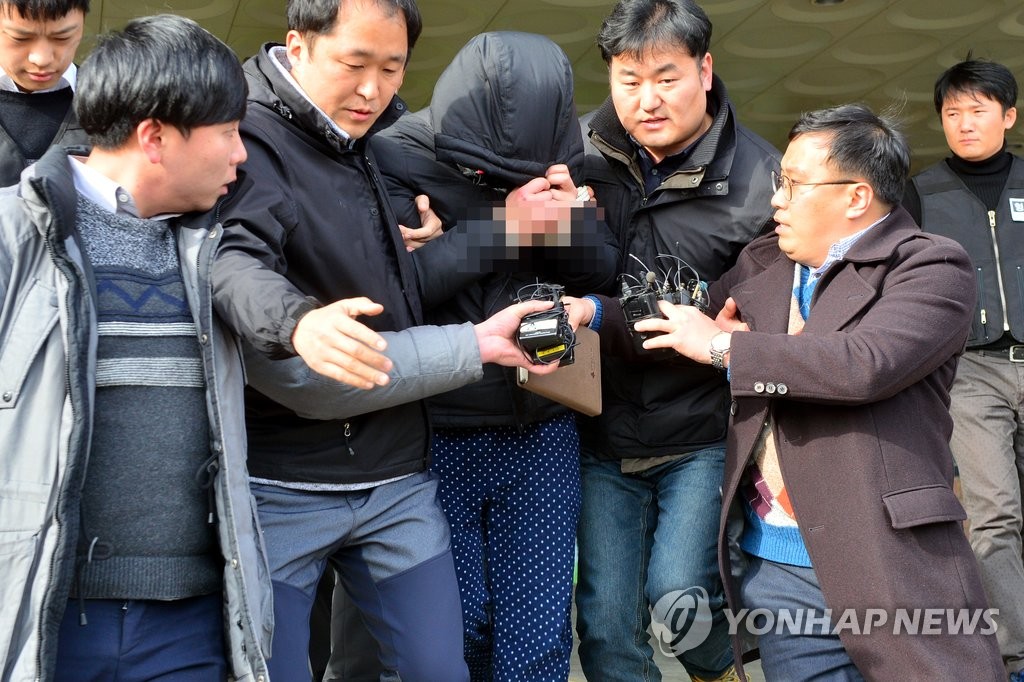 얼굴 가린 아들 살해한 아버지