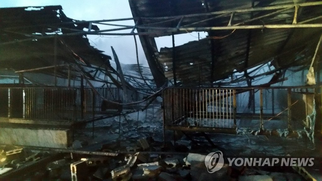 강원 홍천 축사 불…새끼돼지 450여 마리 폐사