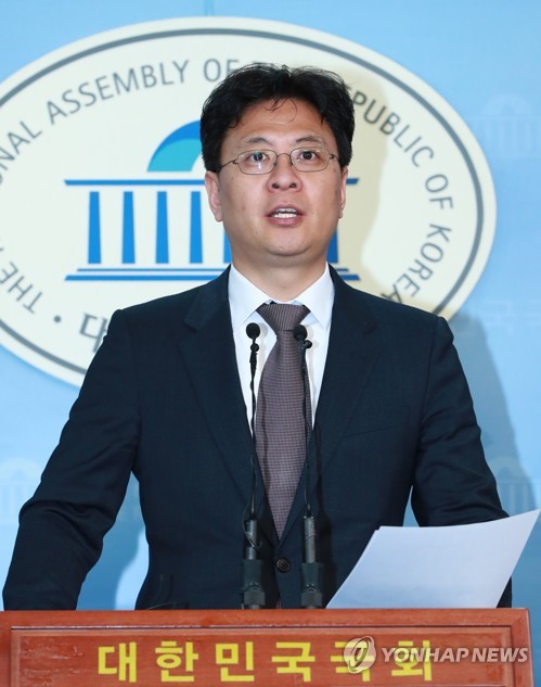 현안 브리핑 하는 장진영 대변인