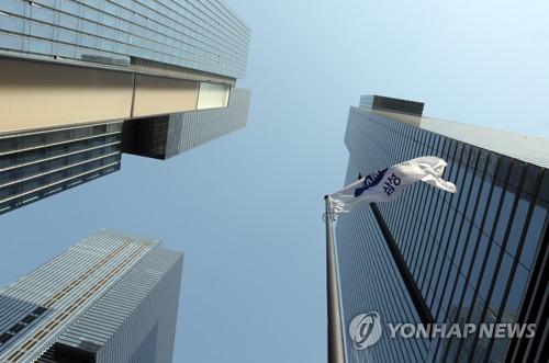 바람에 펄럭이는 삼성 깃발