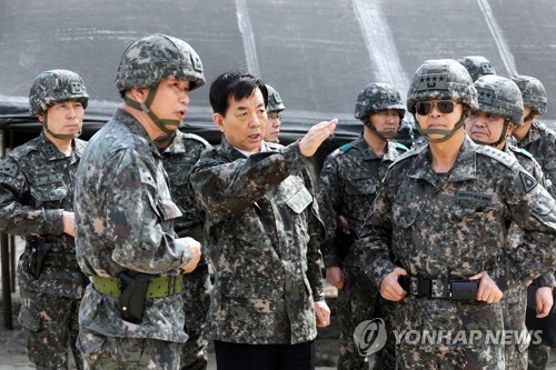 한민구 장관, 지-해 합동 해상사격훈련 참관