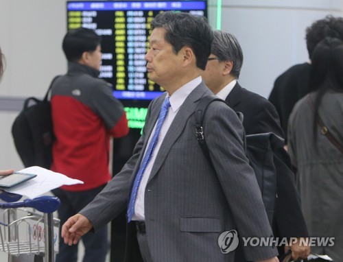 김해공항 도착한 모리모토 총영사
