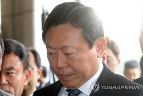 신동빈 회장, 검찰 출석