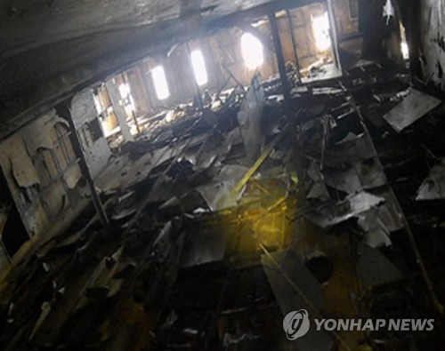 객실이 무너져 내린 세월호 내부