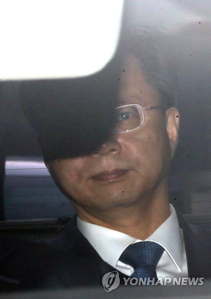차량 탑승한 우병우 전 비서관