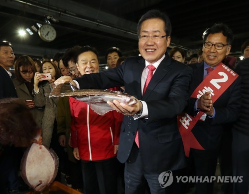 홍준표, 첫 유세는 가락시장