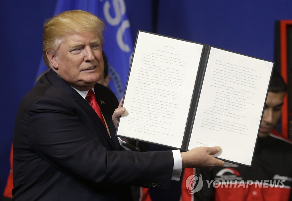 트럼프의 '미국산 사고 미국인 고용하자' 행정명령