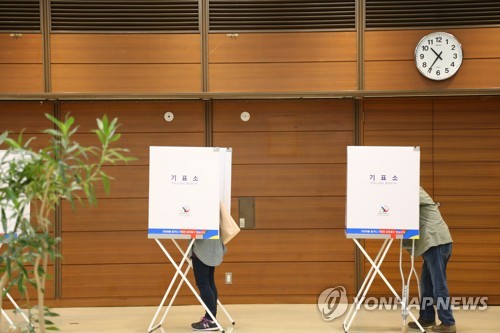 日 대선재외투표 첫날…소중한 표 행사하는 재일동포들