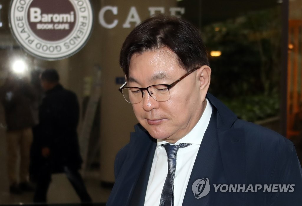 법원 나서는 김영재 원장