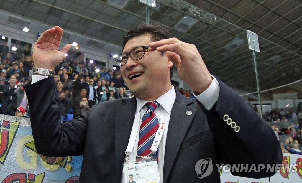 감격한 백지선 아이스하키 감독