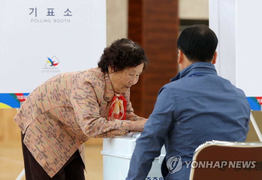 불편한 몸을 이끌고 한표