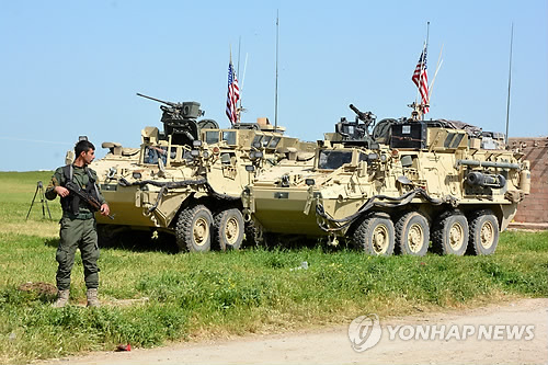 시리아 터키 접경의 미군 장갑차 (EPA=연합뉴스 자료 사진)