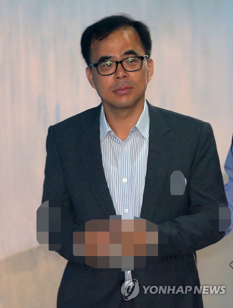 법정 향하는 김종 전 차관