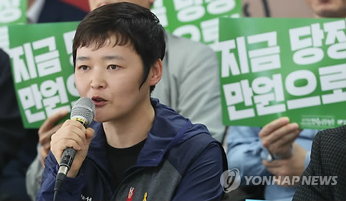 발언하는 민노총 이영주 사무총장