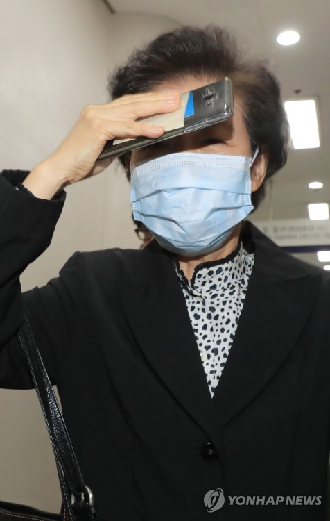 '얼굴가리고 싶은' 이임순 교수