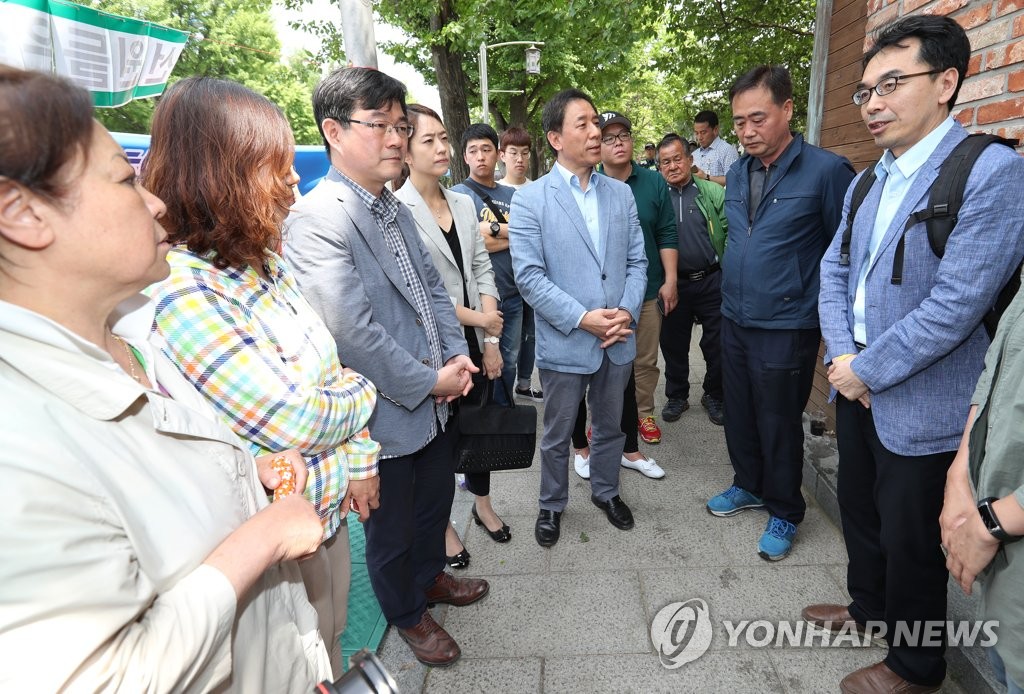 스텔라데이지호 농성장 방문한 하승창