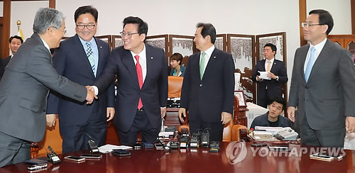 한자리에 모인 국회의장과 여야 4당 원내대표